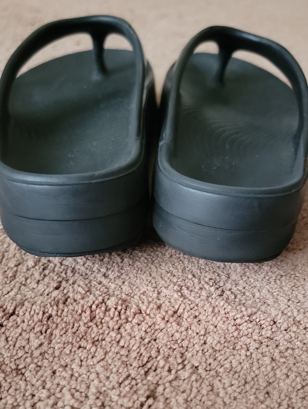 Oofos Black Thick-Soled Flip Flop Sandals - Picture 4 of 4